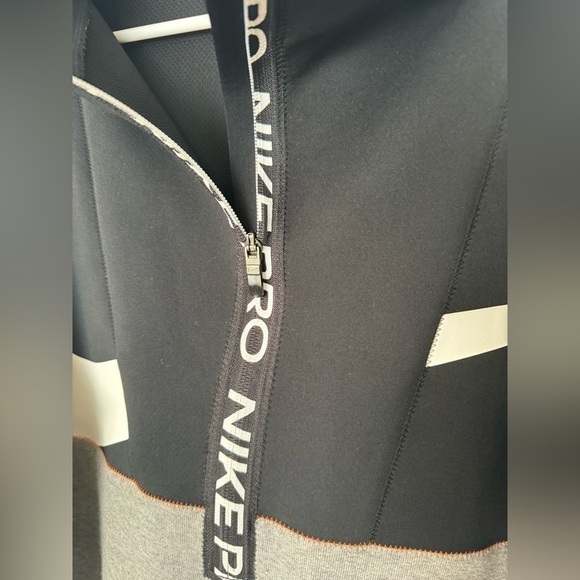 Nike Colorblock Pullover - Picture 5 of 8